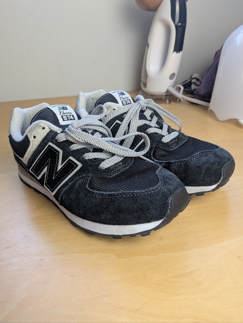 NEW BALANCE 574 Classic Lace Up Shoes Size 4.5 Boys Or 6 Women Black And Gray